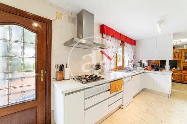 5 bedroom Villa for sale in Algete with pool - € 1,100,000 (Ref: 8571328)