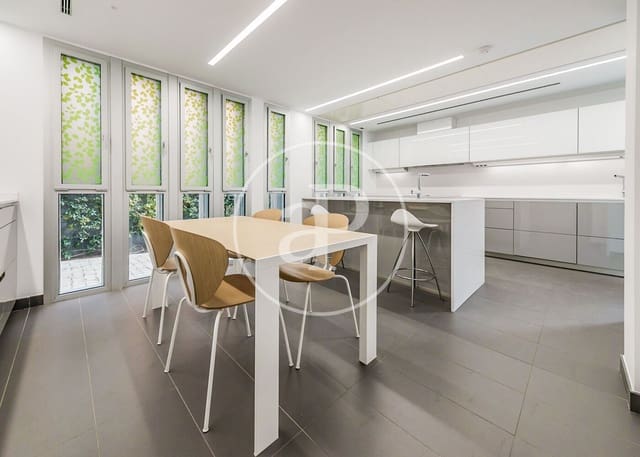 5 chambre Villa/Maison à vendre à Ciudad Lineal, Madrid ville avec piscine - 2 200 000 € (Ref: 8640614)