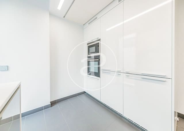 5 chambre Villa/Maison à vendre à Ciudad Lineal, Madrid ville avec piscine - 2 200 000 € (Ref: 8640614)