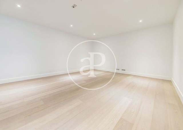 5 chambre Villa/Maison à vendre à Ciudad Lineal, Madrid ville avec piscine - 2 200 000 € (Ref: 8640614)