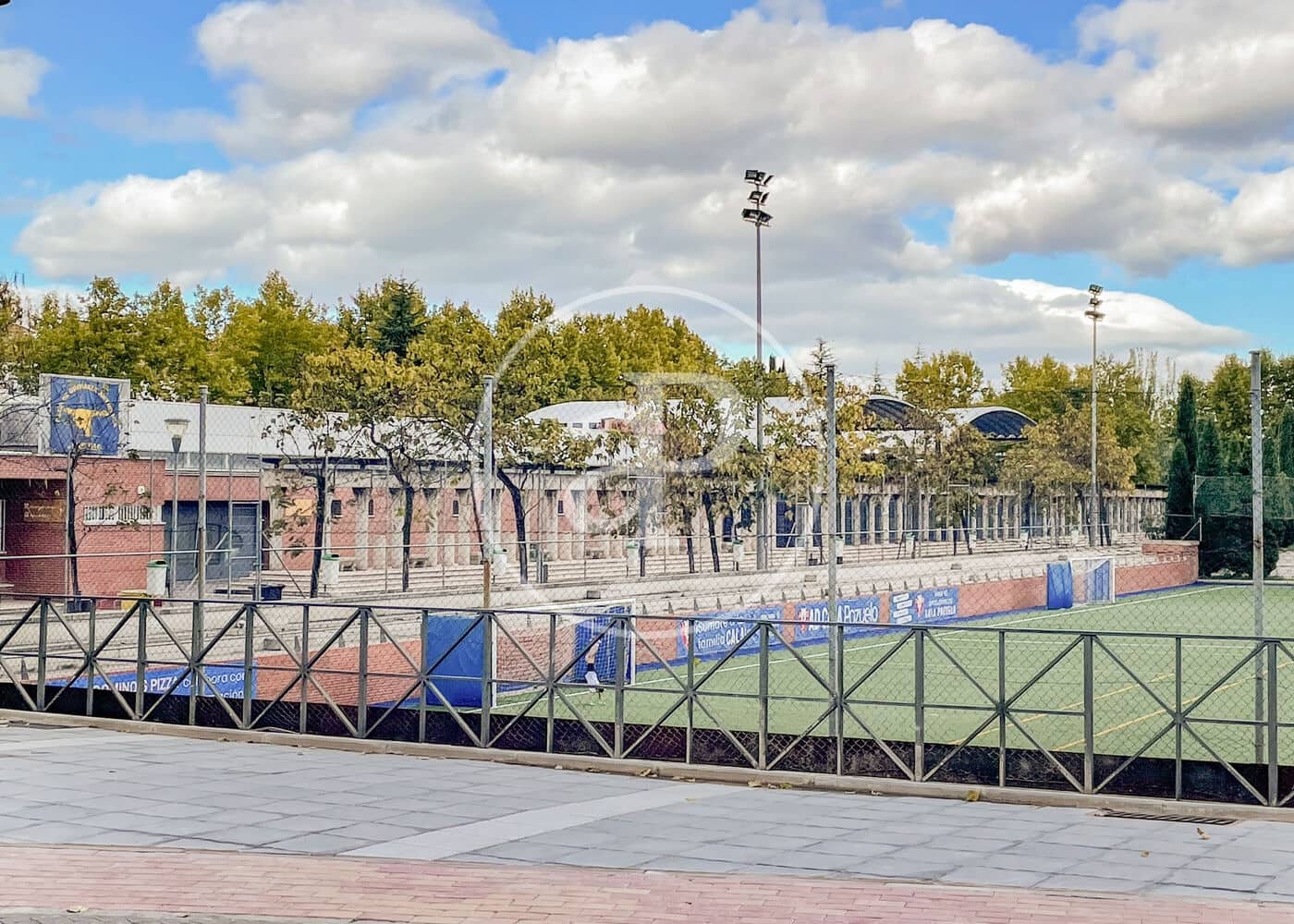 Grunde uden byggetilladelser til salg i Pozuelo de Alarcon - € 825.000 (Ref: 8653786)