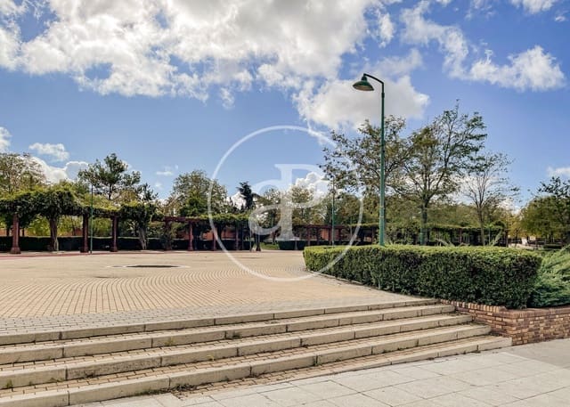 Teren niezagospodarowany na sprzedaż w Pozuelo de Alarcón - 825 000 € (Ref: 8653786)