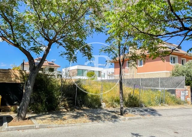 Teren niezagospodarowany na sprzedaż w Pozuelo de Alarcón - 825 000 € (Ref: 8653786)