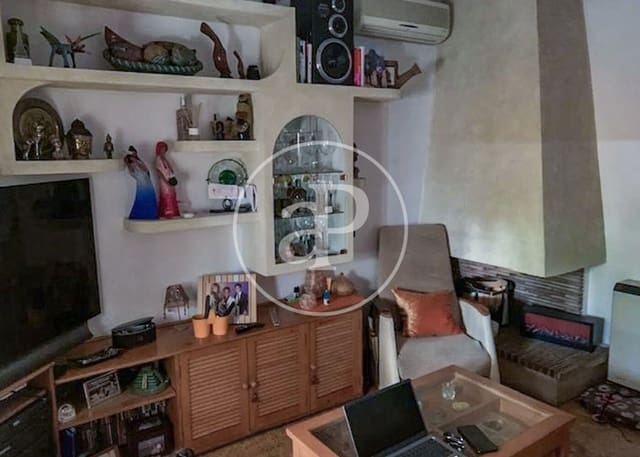 4 bedroom Villa for sale in Canillas, Madrid city - € 850,000 (Ref: 8705635)