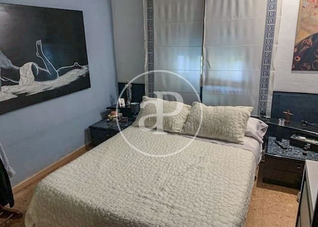 4 bedroom Villa for sale in Canillas, Madrid city - € 850,000 (Ref: 8705635)