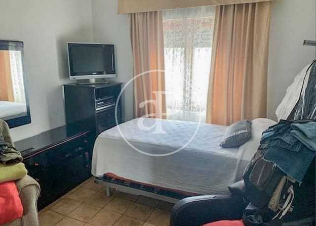 4 bedroom Villa for sale in Canillas, Madrid city - € 850,000 (Ref: 8705635)