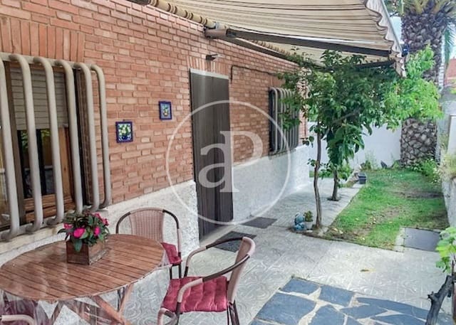 4 bedroom Villa for sale in Canillas, Madrid city - € 850,000 (Ref: 8705635)