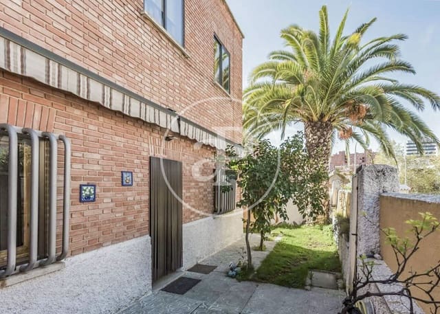 4 bedroom Villa for sale in Canillas, Madrid city - € 850,000 (Ref: 8705635)