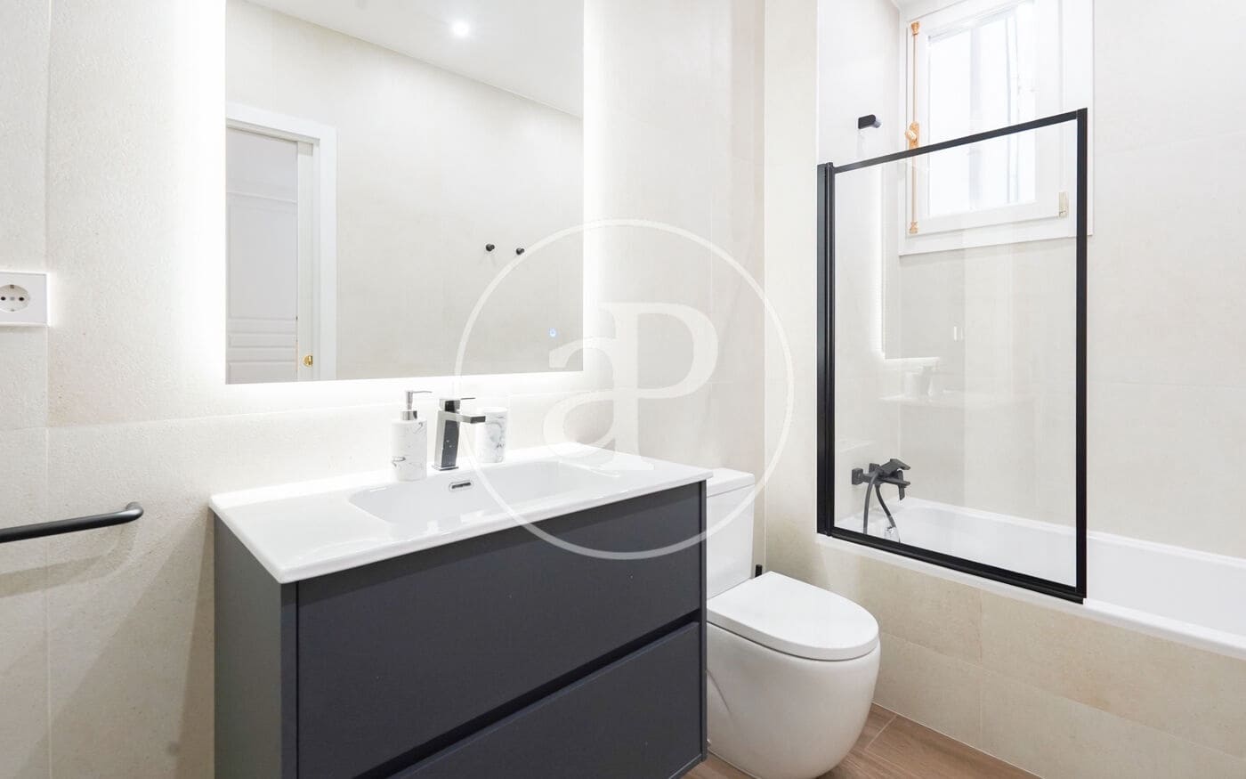 2 soveværelse Lejlighed til salg i Madrid by - € 1.950.000 (Ref: 8718799)