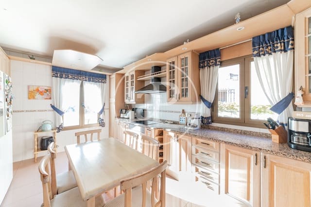 6 soveværelse Villa til salg i Pozuelo de Alarcón med swimmingpool - € 1.450.000 (Ref: 8725238)