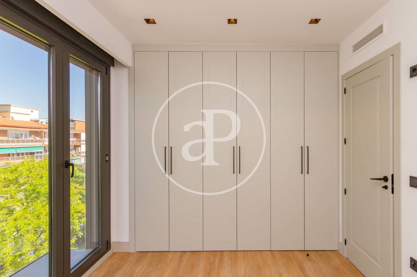 2 bedroom Penthouse for rent in Madrid city with pool garage - € 2,100 (Ref: 8726299)