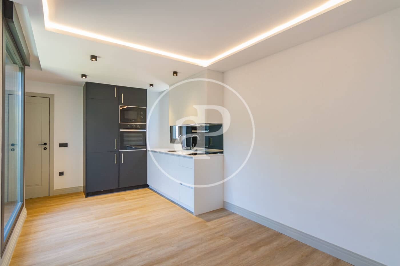 2 bedroom Penthouse for rent in Madrid city with pool garage - € 2,100 (Ref: 8726299)