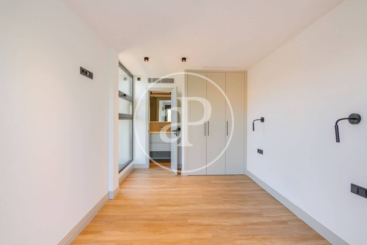 2 bedroom Penthouse for rent in Madrid city with pool garage - € 2,100 (Ref: 8726299)