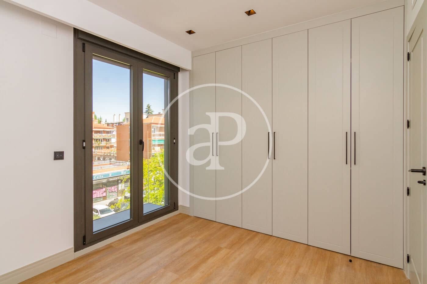 2 bedroom Penthouse for rent in Madrid city with pool garage - € 2,100 (Ref: 8726299)