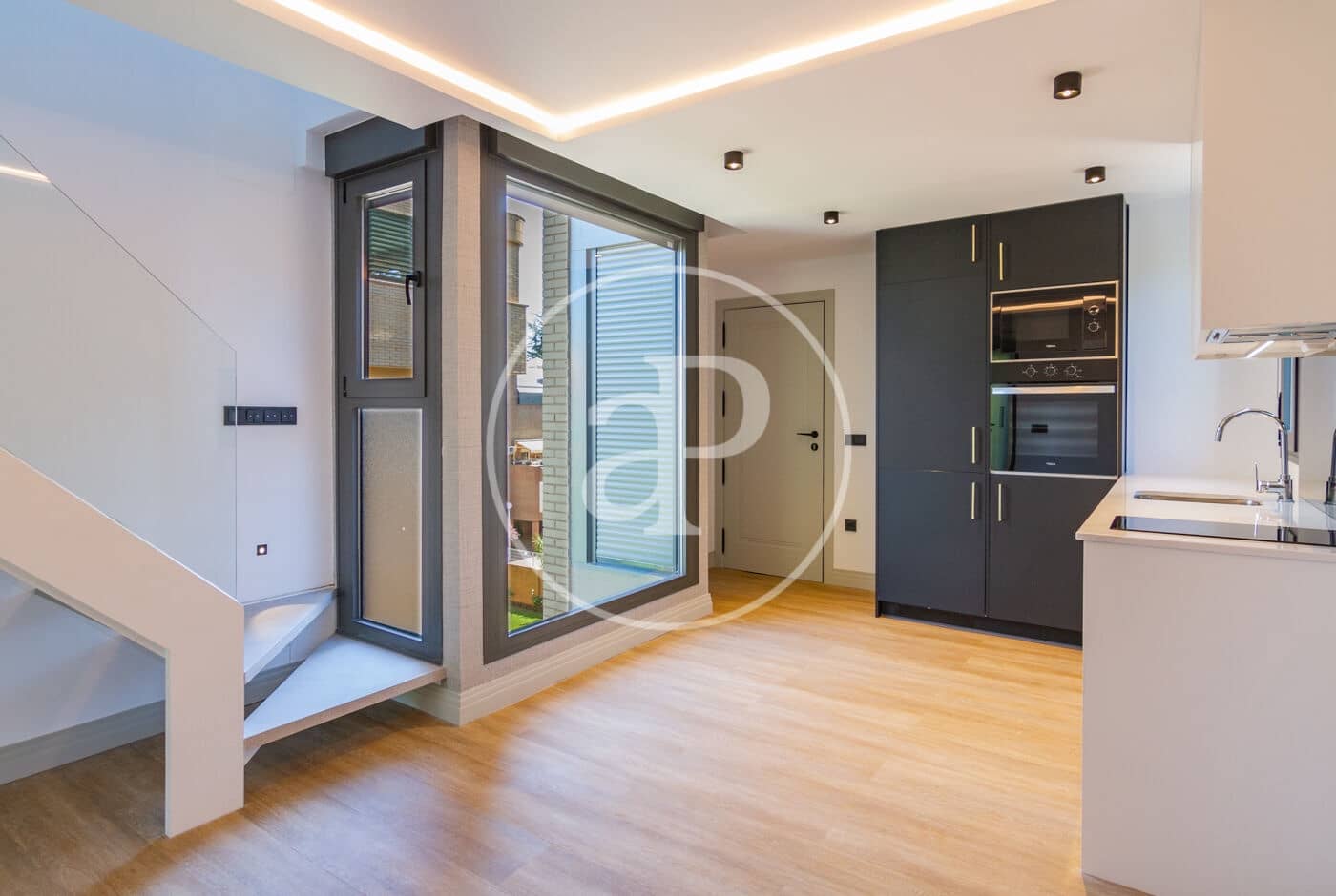 2 bedroom Penthouse for rent in Madrid city with pool garage - € 2,100 (Ref: 8726299)