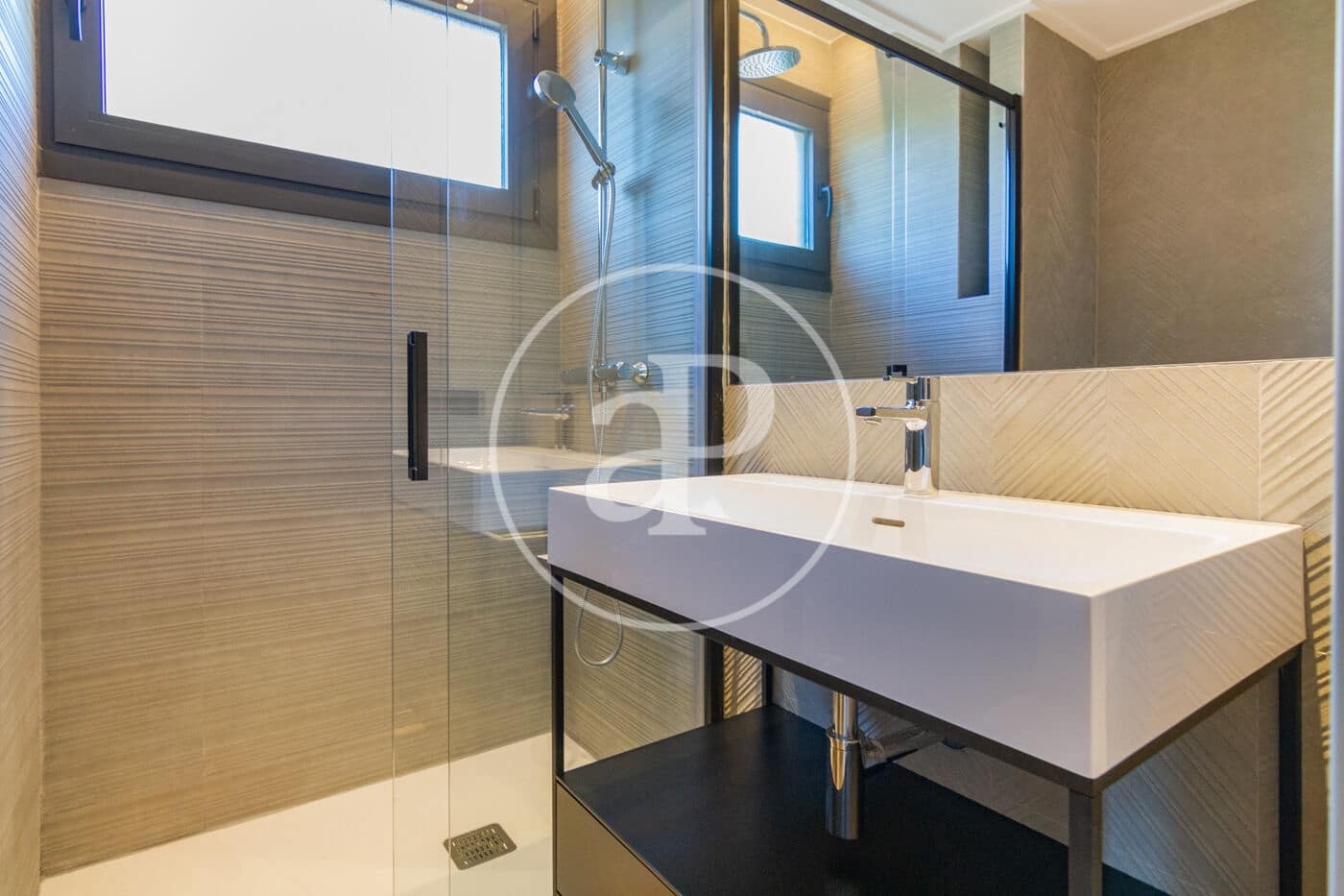 2 bedroom Penthouse for rent in Madrid city with pool garage - € 2,100 (Ref: 8726299)