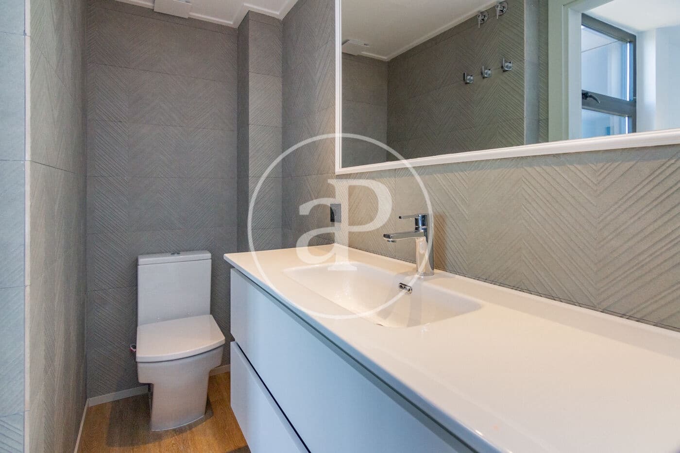 2 bedroom Penthouse for rent in Madrid city with pool garage - € 2,100 (Ref: 8726299)