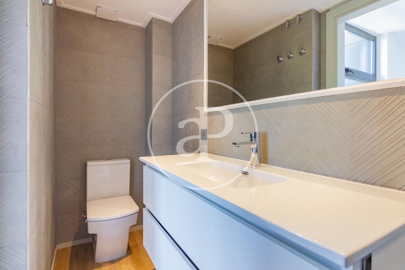 2 bedroom Penthouse for rent in Madrid city with pool garage - € 2,100 (Ref: 8726299)