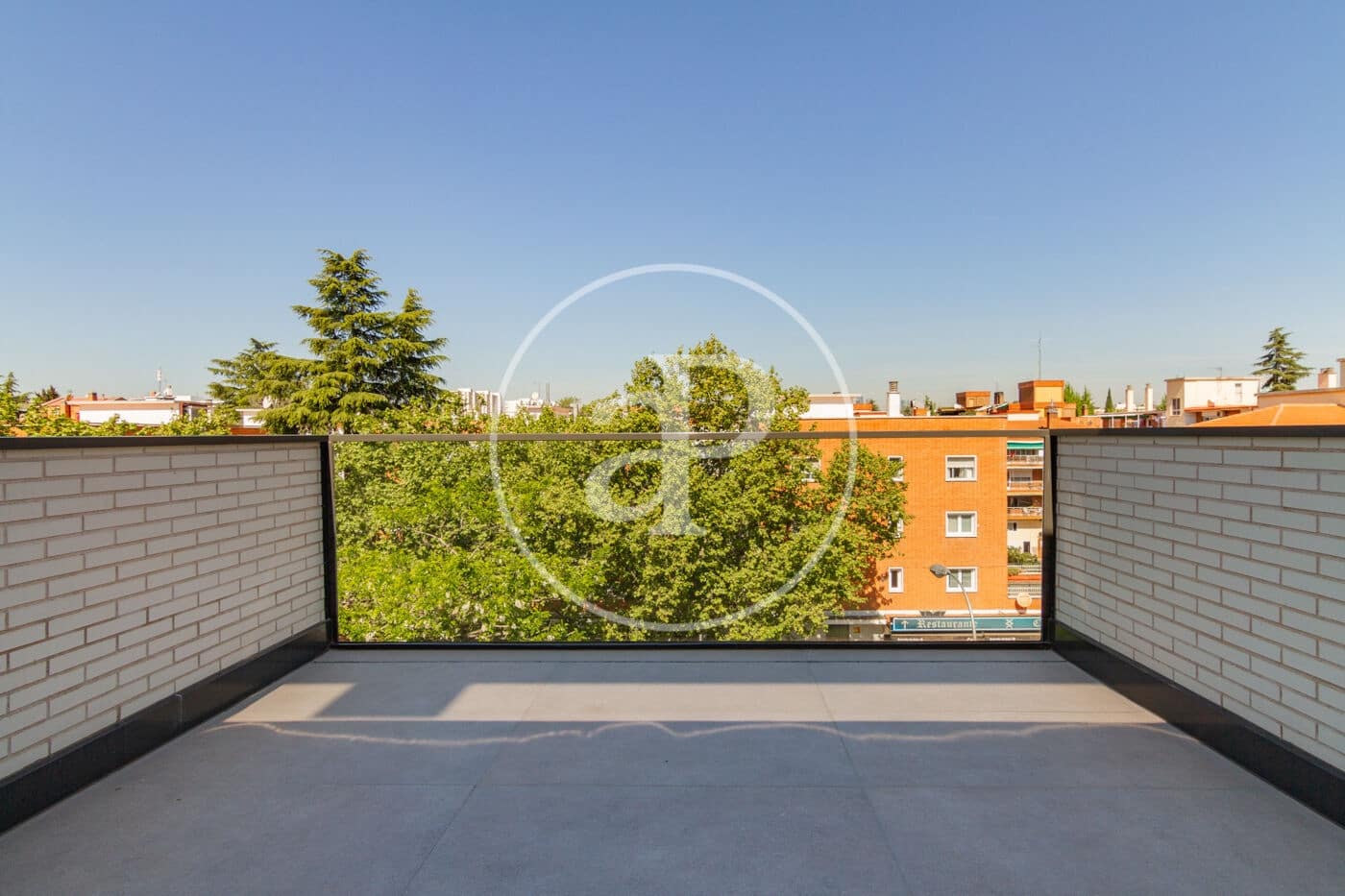 2 bedroom Penthouse for rent in Madrid city with pool garage - € 2,100 (Ref: 8726299)
