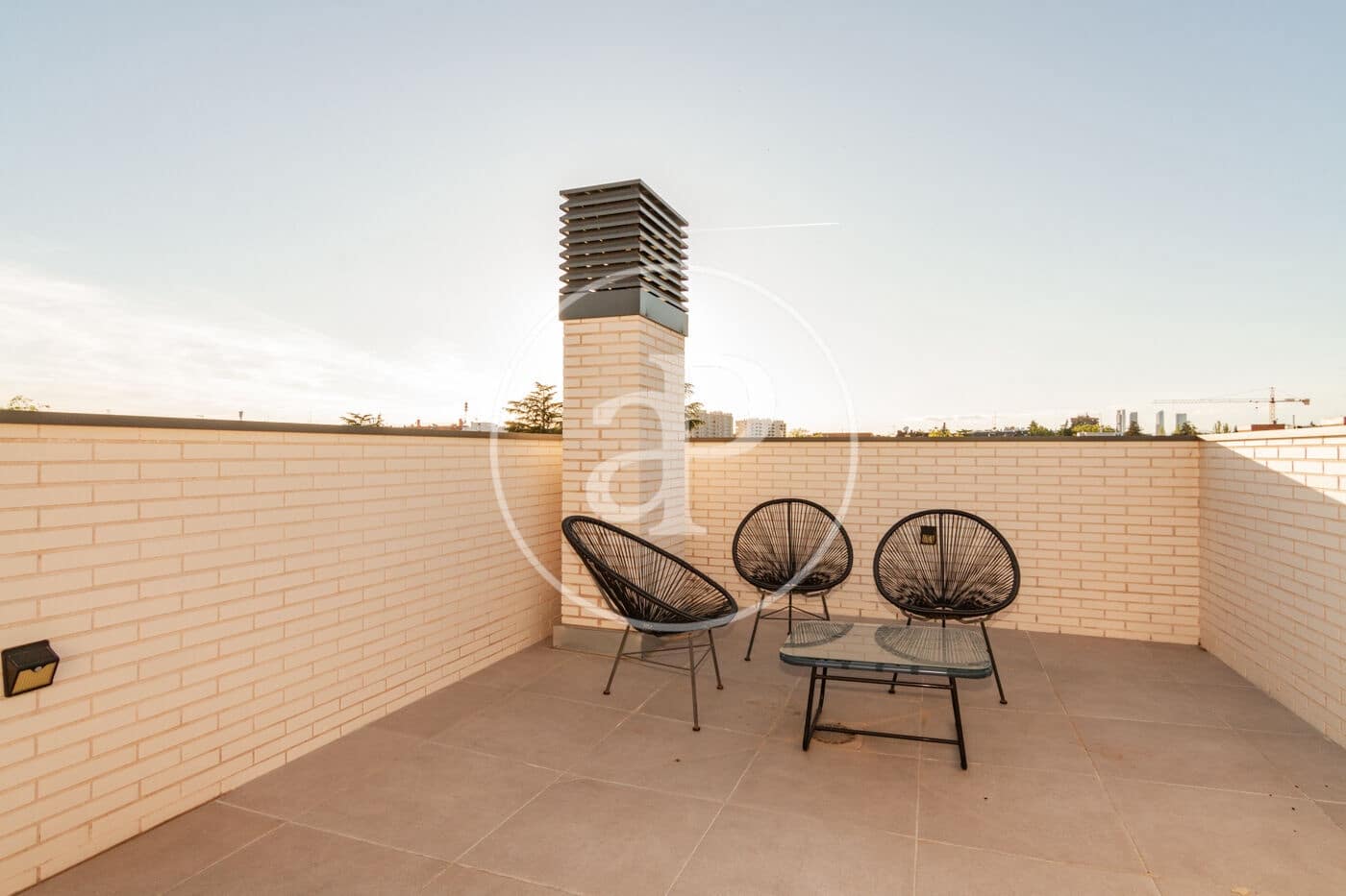 2 bedroom Penthouse for rent in Madrid city with pool garage - € 2,100 (Ref: 8726299)