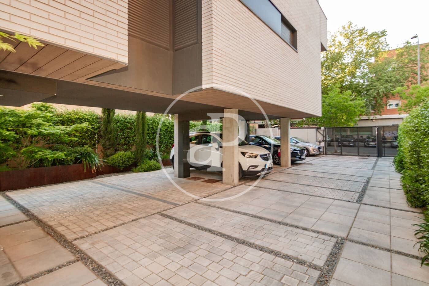 2 bedroom Penthouse for rent in Madrid city with pool garage - € 2,100 (Ref: 8726299)