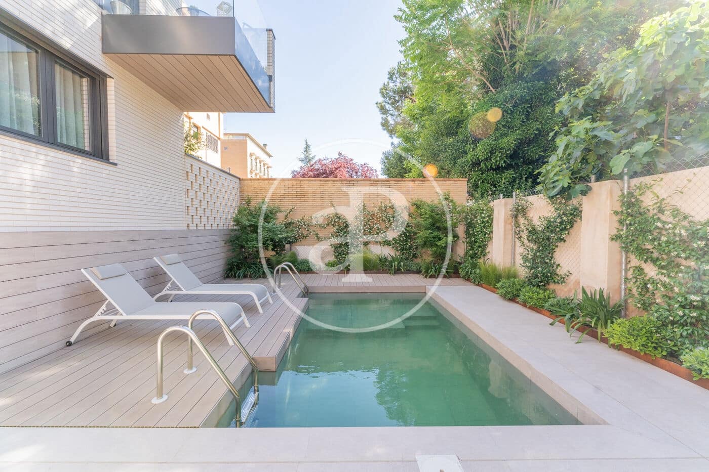 2 bedroom Penthouse for rent in Madrid city with pool garage - € 2,100 (Ref: 8726299)