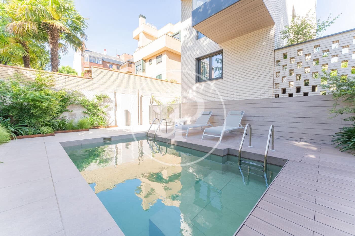 2 bedroom Penthouse for rent in Madrid city with pool garage - € 2,100 (Ref: 8726299)