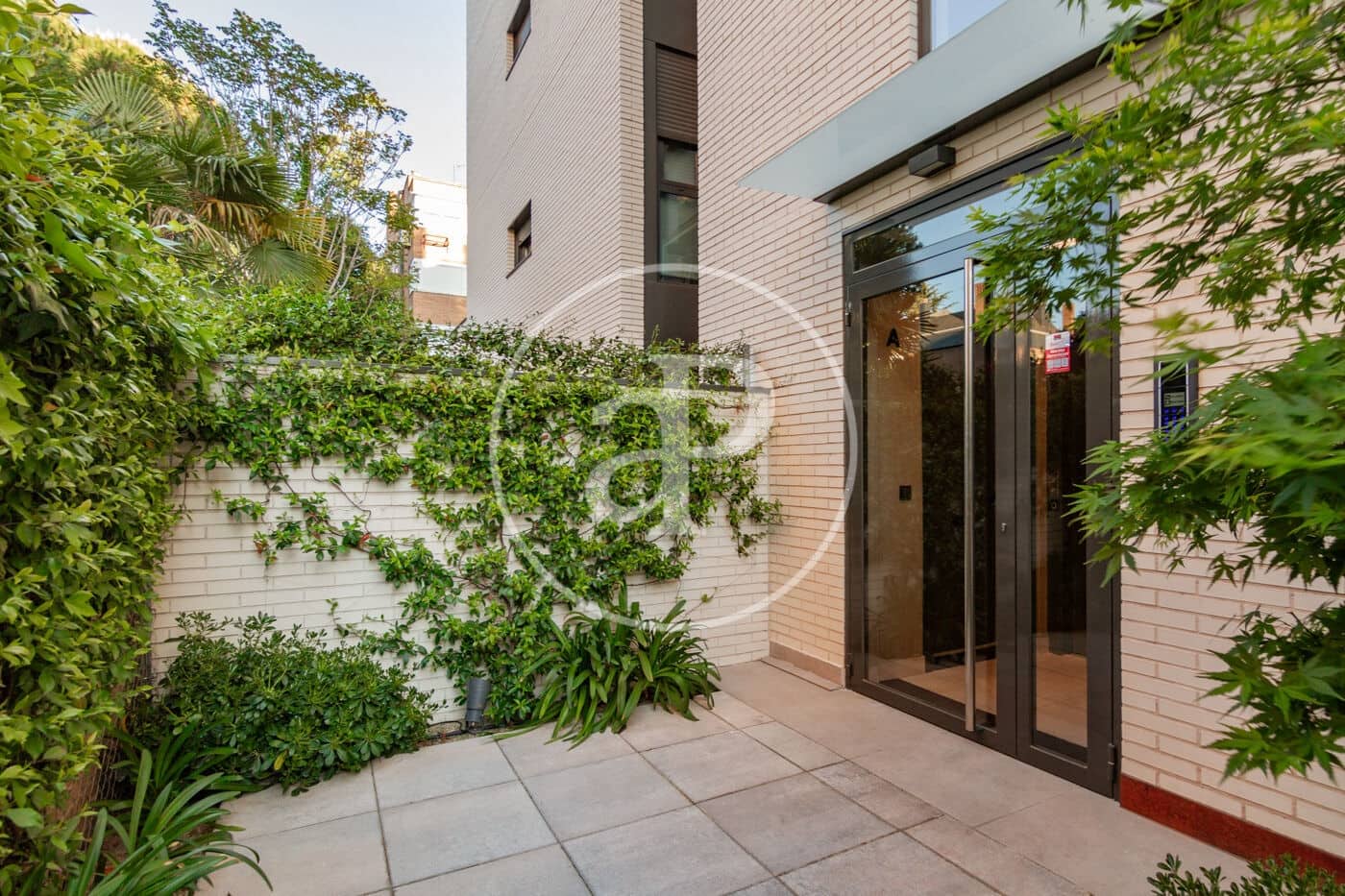 2 bedroom Penthouse for rent in Madrid city with pool garage - € 2,100 (Ref: 8726299)