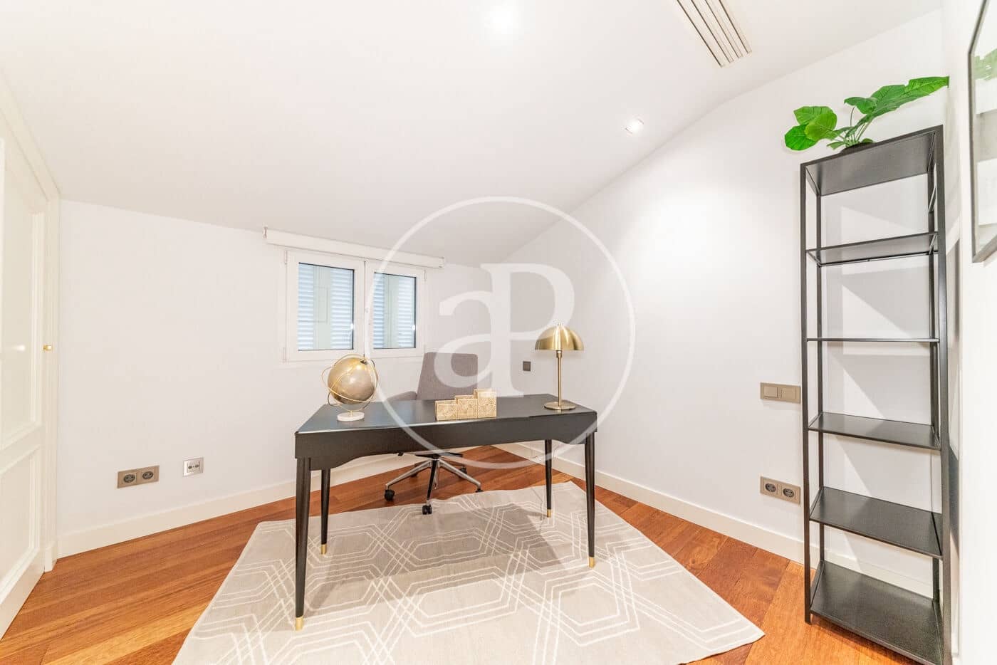 4 soverom Leilighet til leie i Madrid by - € 8 500 (Ref: 8726307)