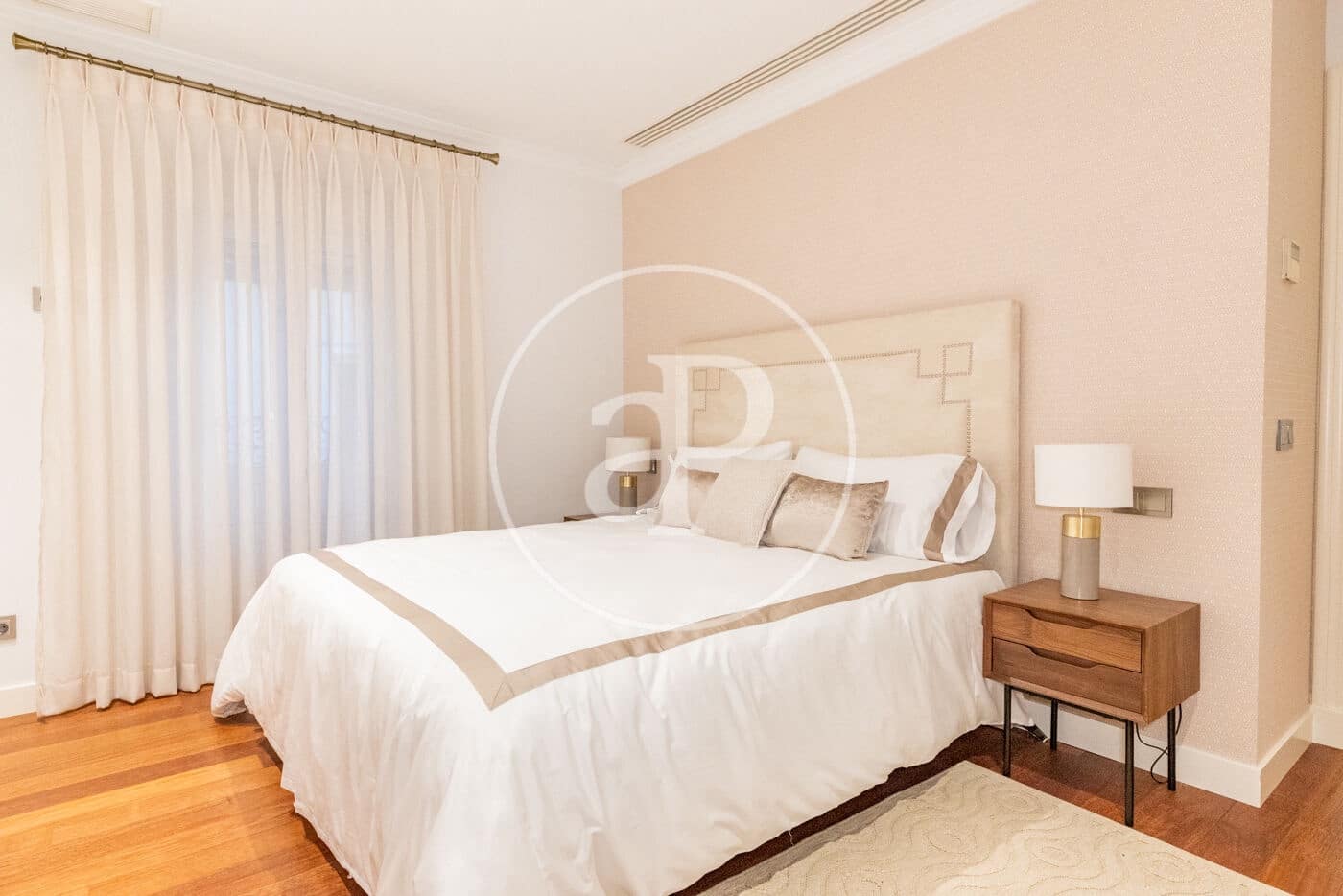 4 soverom Leilighet til leie i Madrid by - € 8 500 (Ref: 8726307)