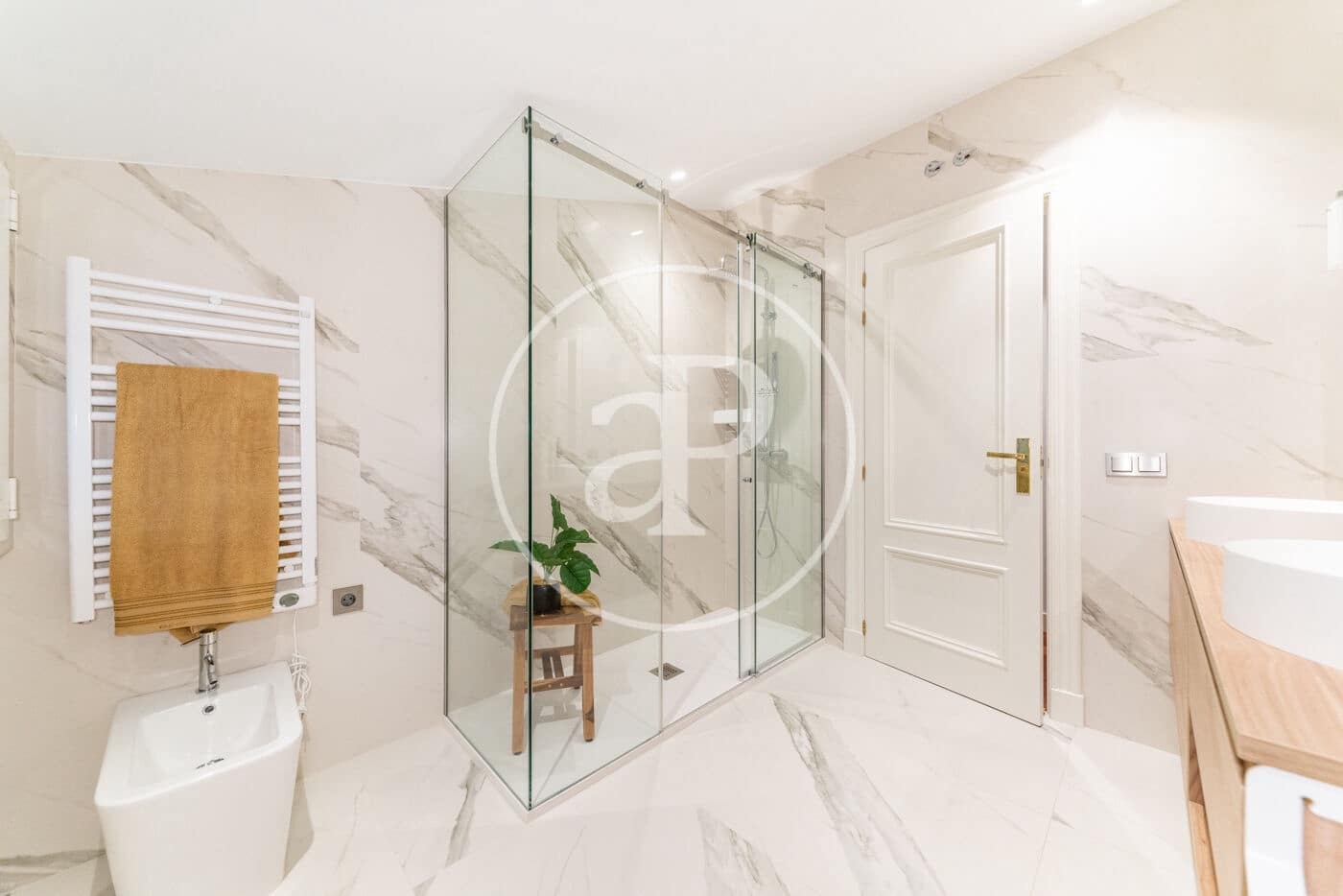 4 soverom Leilighet til leie i Madrid by - € 8 500 (Ref: 8726307)