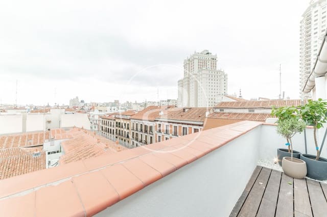 2 soveværelse Penthouse til leje i Universidad, Madrid by - € 2.650 (Ref: 8726311)