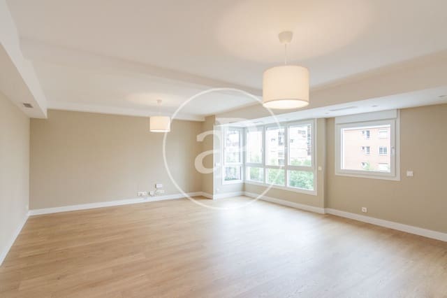 3 soveværelse Lejlighed til leje i Niño Jesús, Madrid by med garage - € 4.800 (Ref: 8726312)