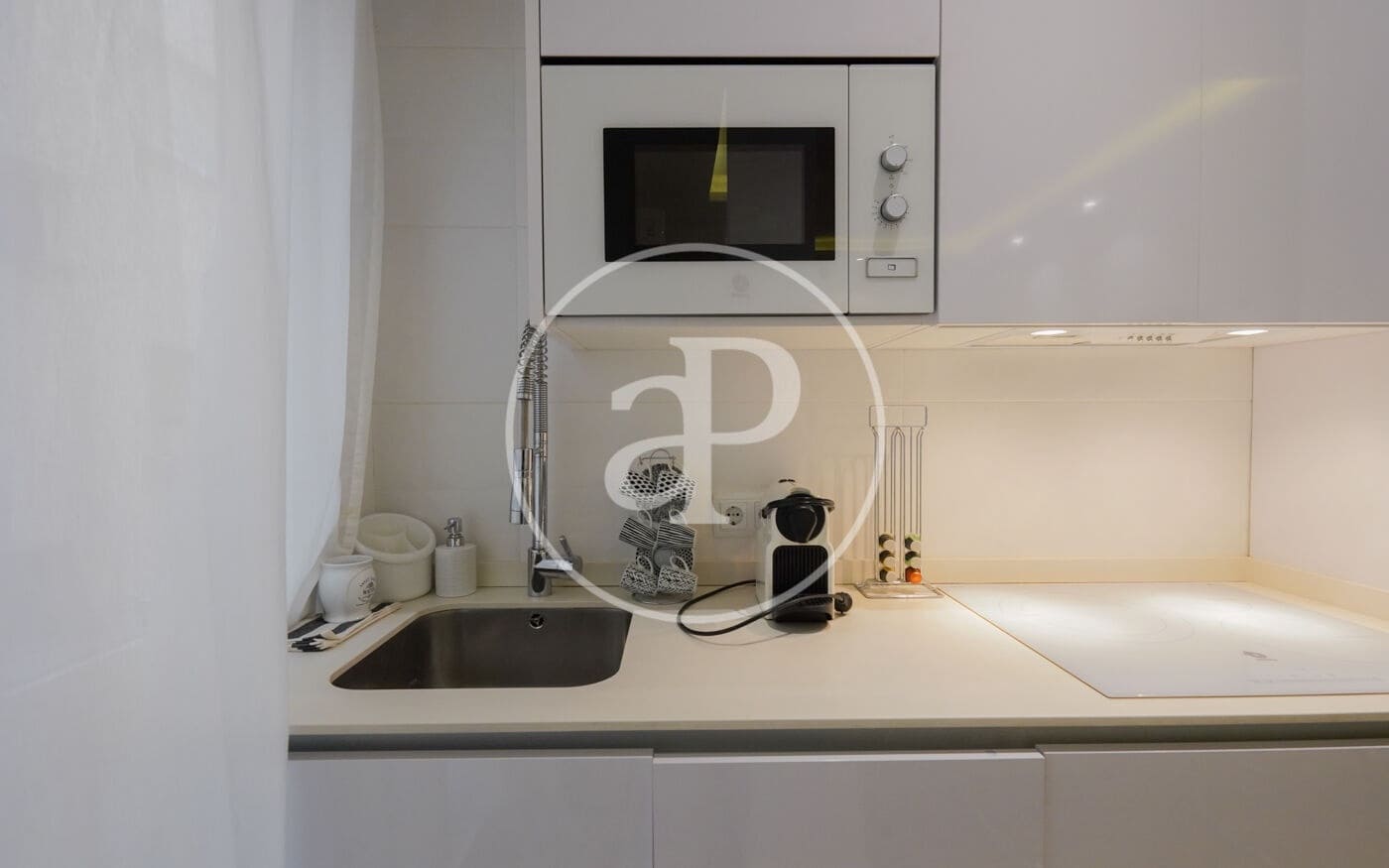 2 slaapkamer Appartement te huur in Madrid stad - € 2.190 (Ref: 8726320)