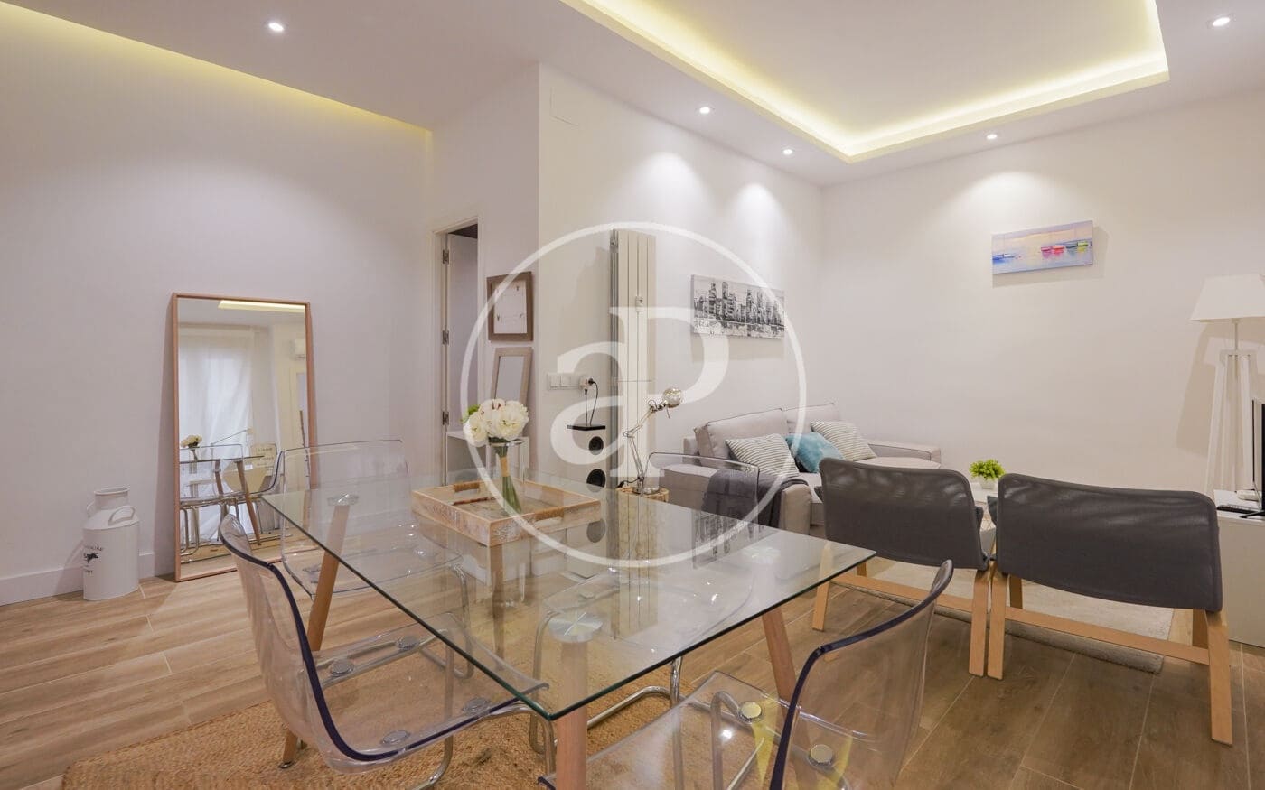 2 slaapkamer Appartement te huur in Madrid stad - € 2.190 (Ref: 8726320)