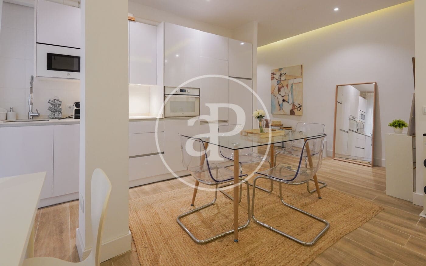 2 slaapkamer Appartement te huur in Madrid stad - € 2.190 (Ref: 8726320)