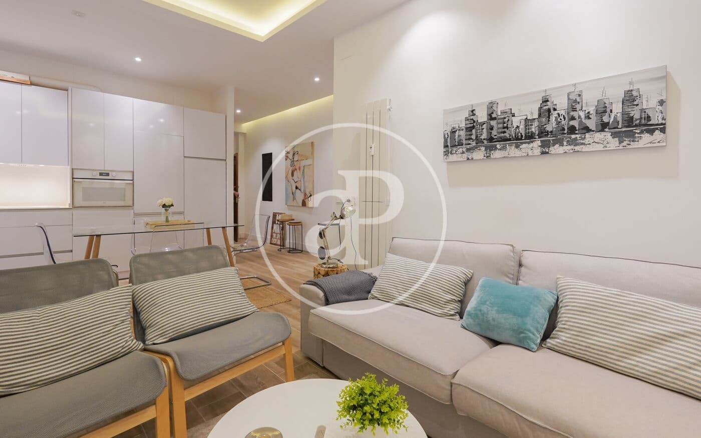 2 slaapkamer Appartement te huur in Madrid stad - € 2.190 (Ref: 8726320)