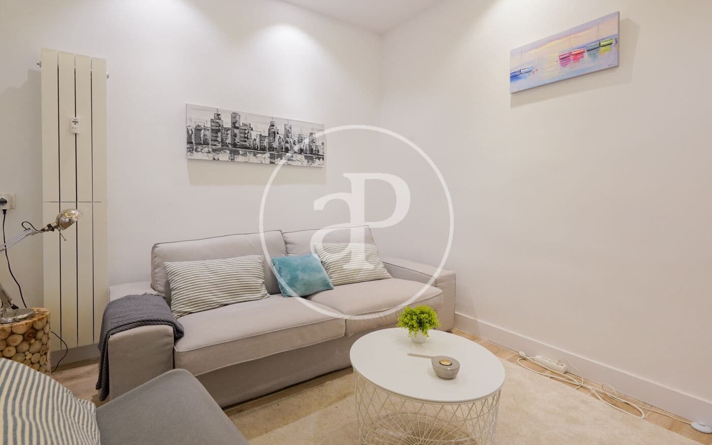 2 slaapkamer Appartement te huur in Madrid stad - € 2.190 (Ref: 8726320)