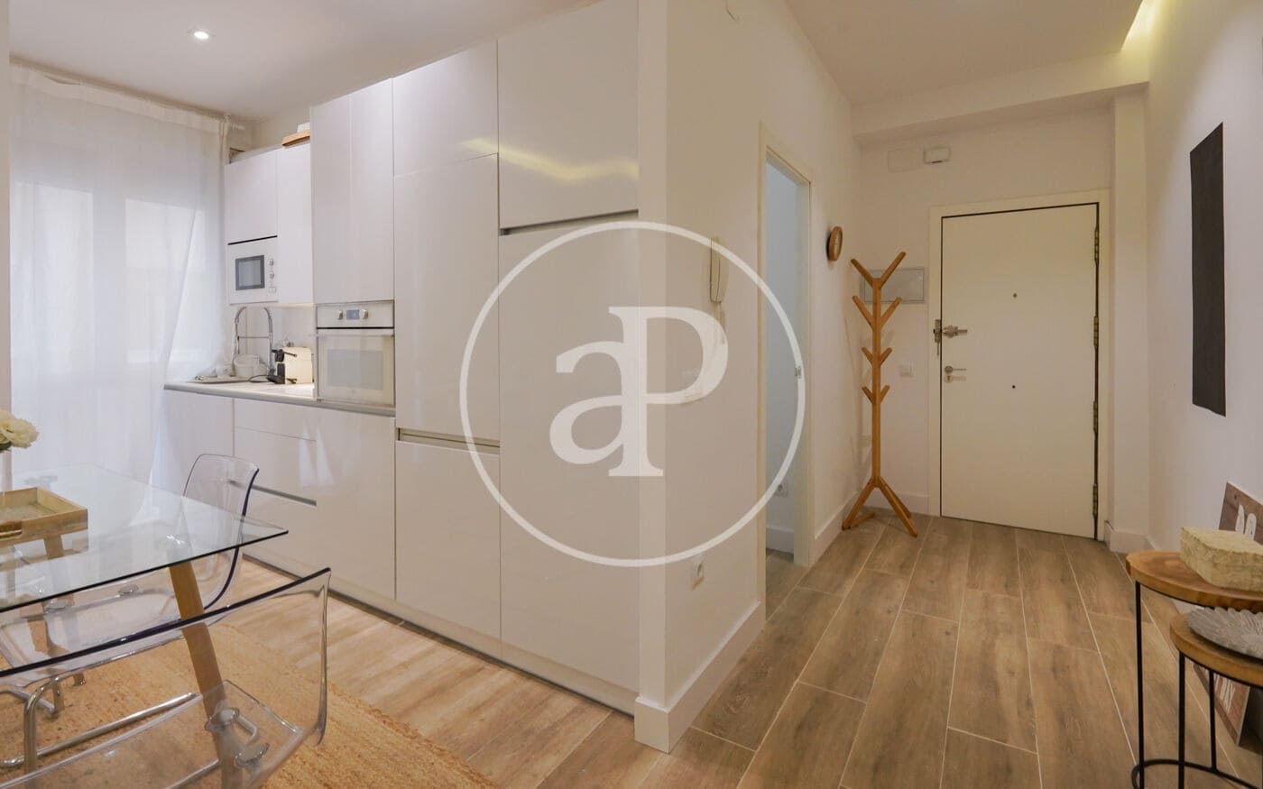 2 slaapkamer Appartement te huur in Madrid stad - € 2.190 (Ref: 8726320)