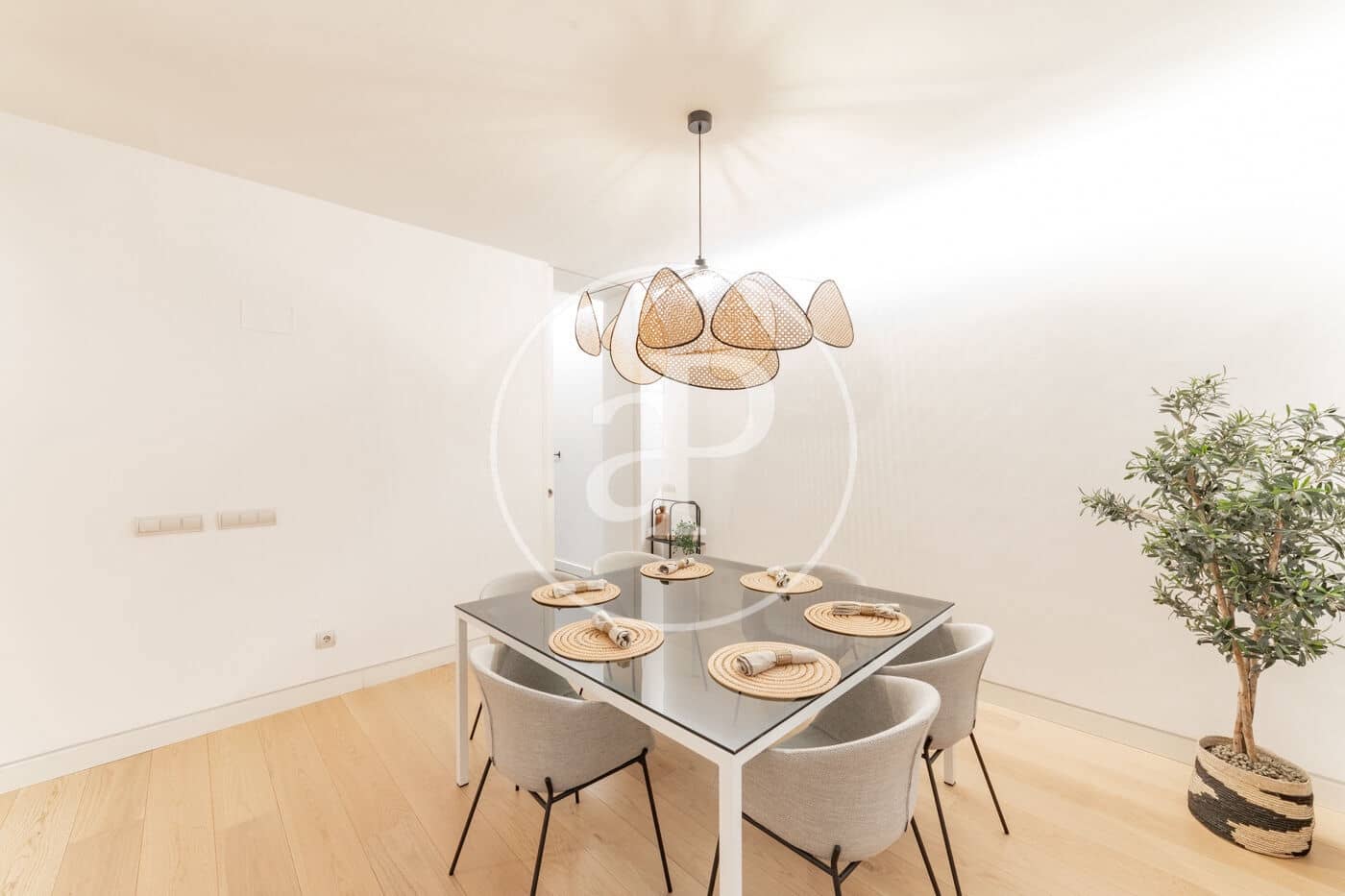 2 soverom Leilighet til leie i Madrid by - € 3 750 (Ref: 8726323)