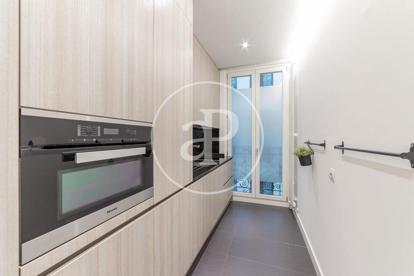 2 soverom Leilighet til leie i Madrid by - € 3 750 (Ref: 8726323)