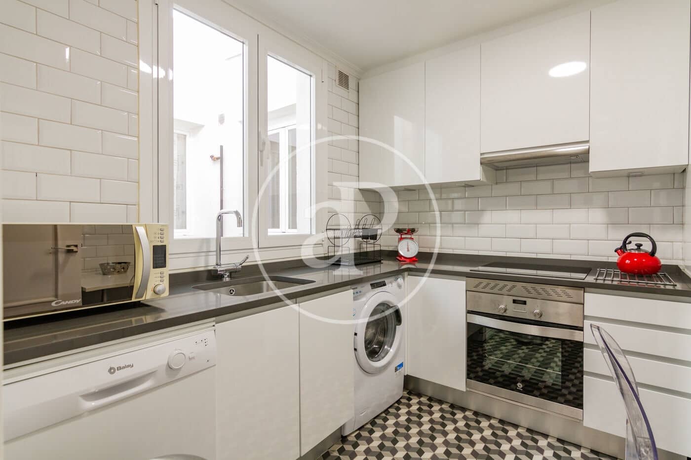 3 soveværelse Lejlighed til leje i Madrid by - € 3.300 (Ref: 8726324)