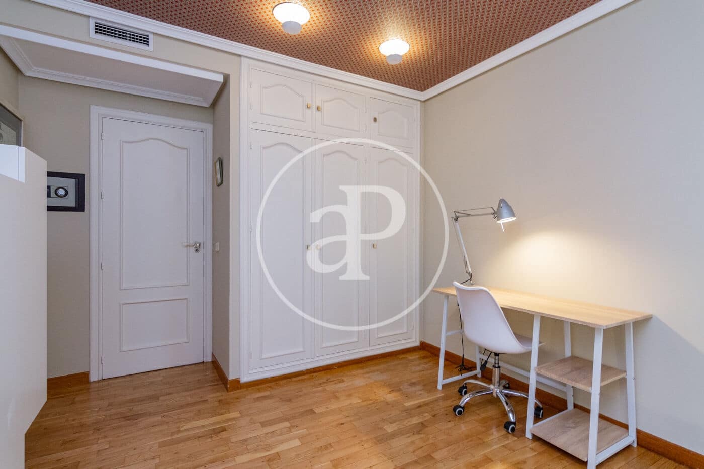 3 soveværelse Lejlighed til leje i Madrid by - € 3.300 (Ref: 8726324)