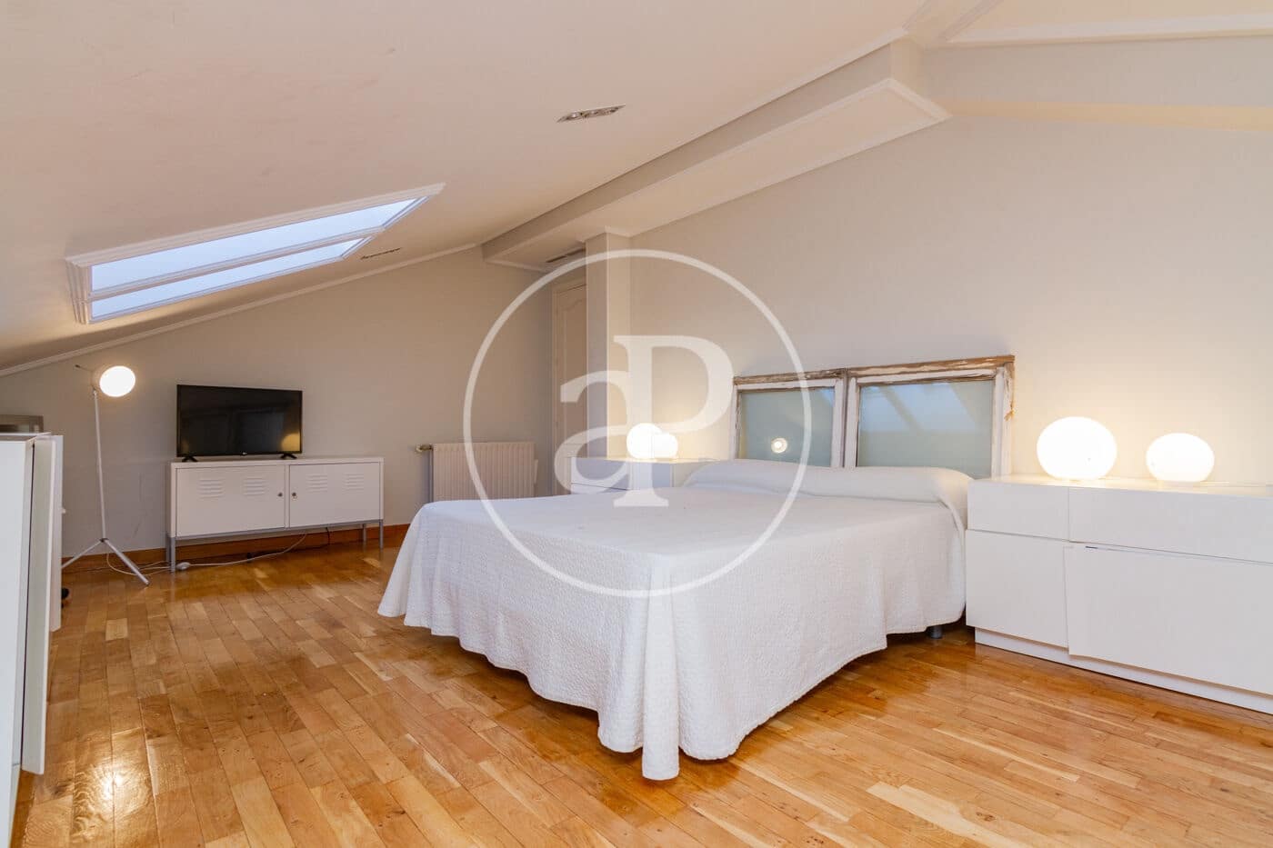 3 soveværelse Lejlighed til leje i Madrid by - € 3.300 (Ref: 8726324)