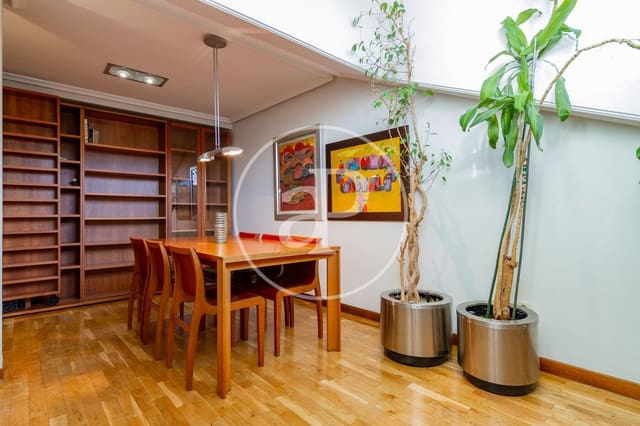 3 soveværelse Lejlighed til leje i Palacio, Madrid by - € 3.300 (Ref: 8726324)