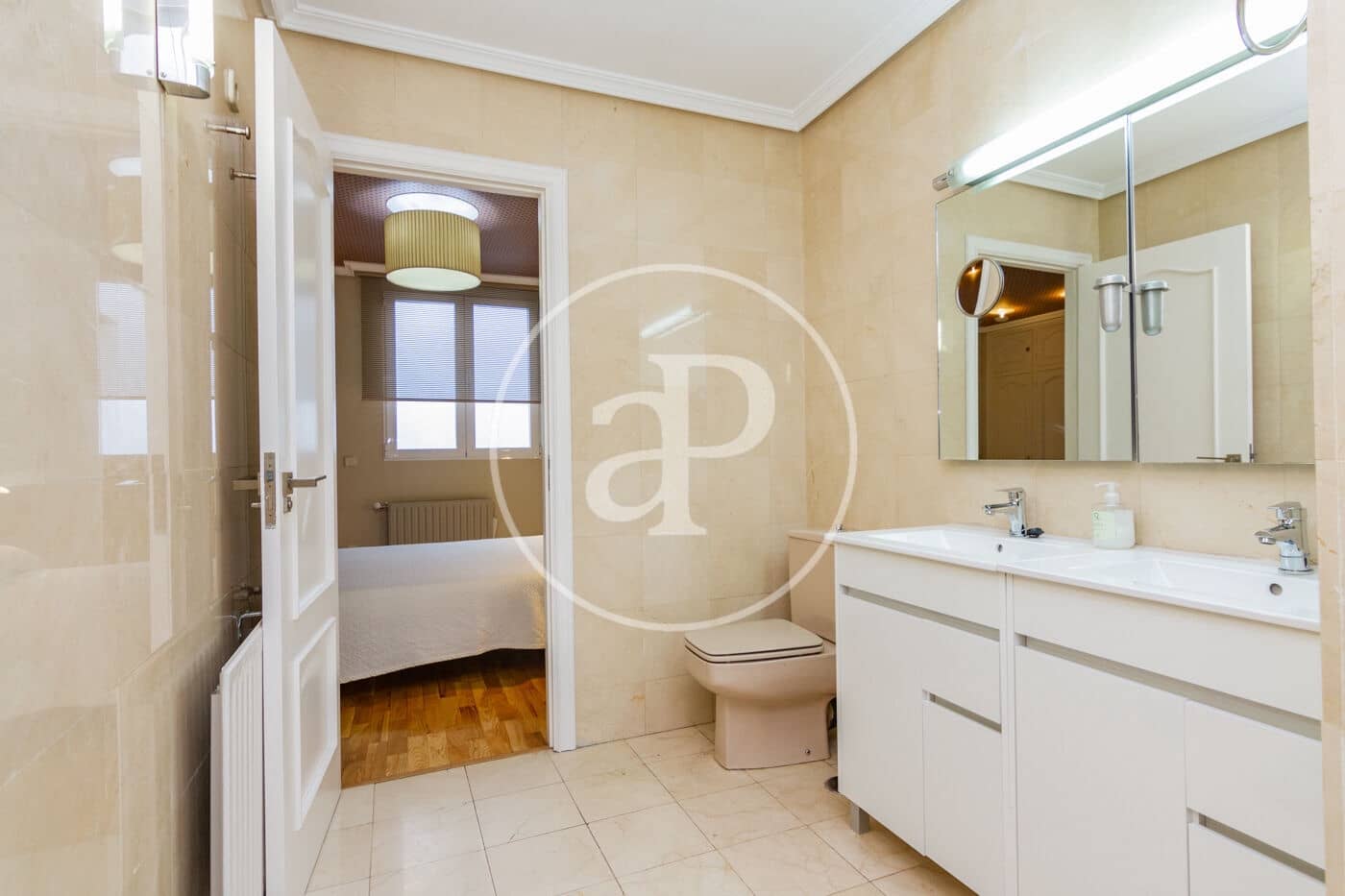 3 soveværelse Lejlighed til leje i Madrid by - € 3.300 (Ref: 8726324)