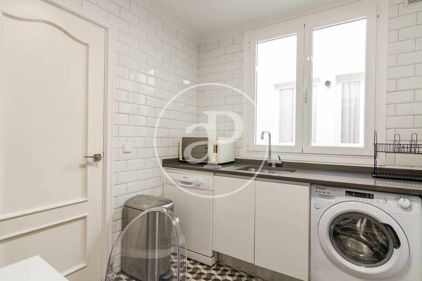 3 soveværelse Lejlighed til leje i Madrid by - € 3.300 (Ref: 8726324)