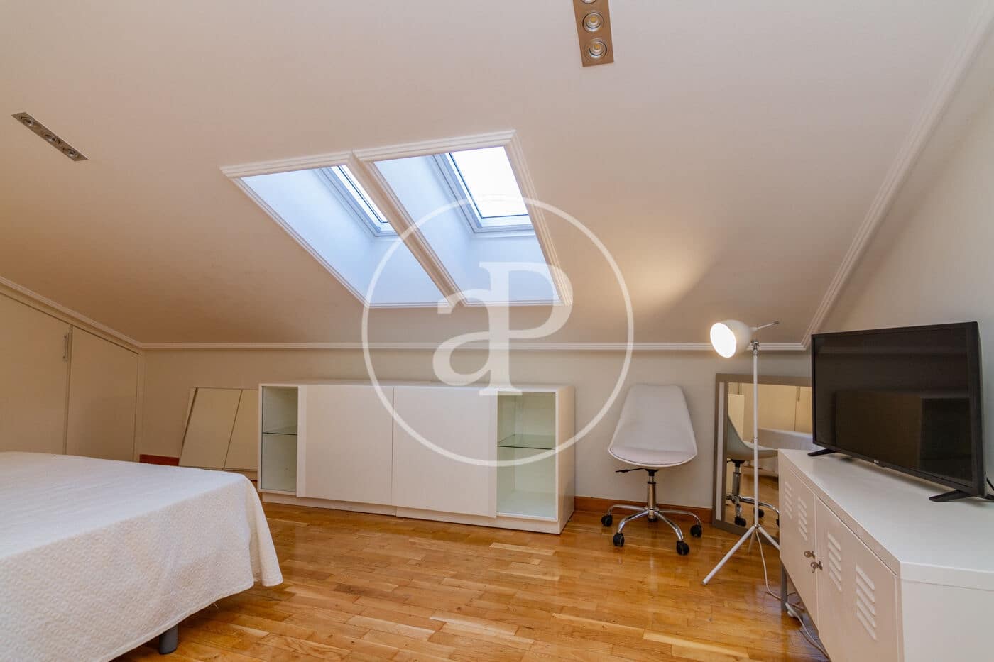 3 soveværelse Lejlighed til leje i Madrid by - € 3.300 (Ref: 8726324)