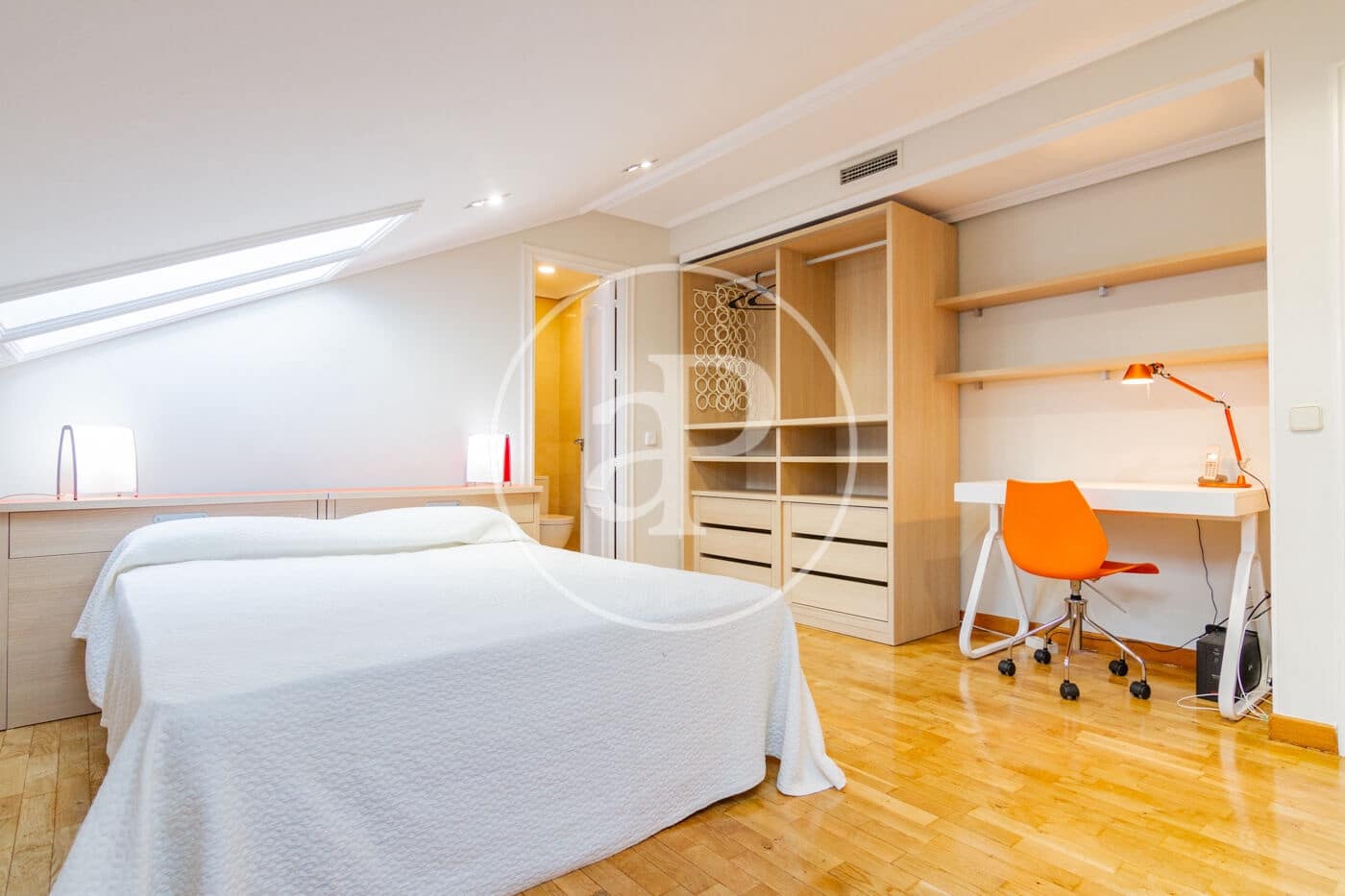 3 soveværelse Lejlighed til leje i Madrid by - € 3.300 (Ref: 8726324)