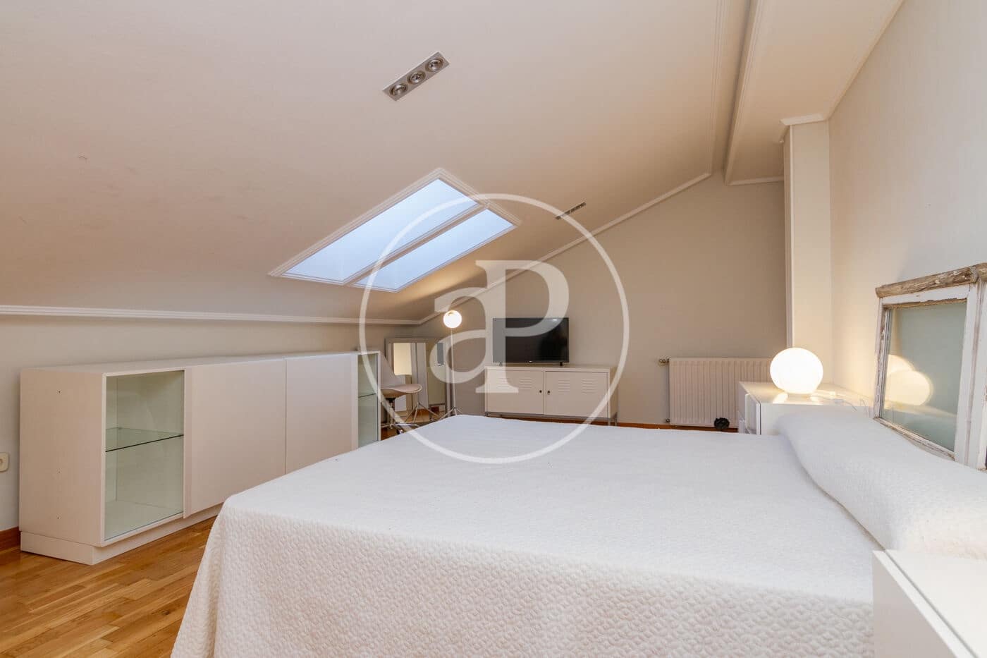 3 soveværelse Lejlighed til leje i Madrid by - € 3.300 (Ref: 8726324)